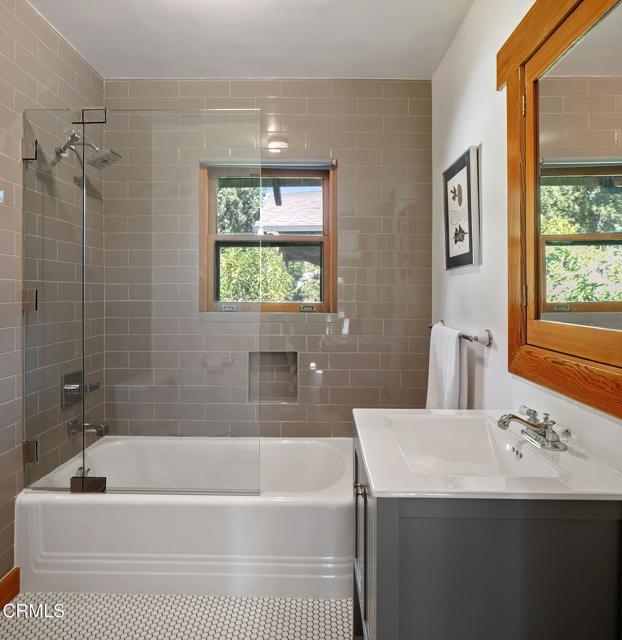 1327 S Oak Knoll Avenue, Pasadena CA: https://media.crmls.org/mediaz/3169e56d-f0d3-4a0a-bf5e-b4adbeb73564.jpg