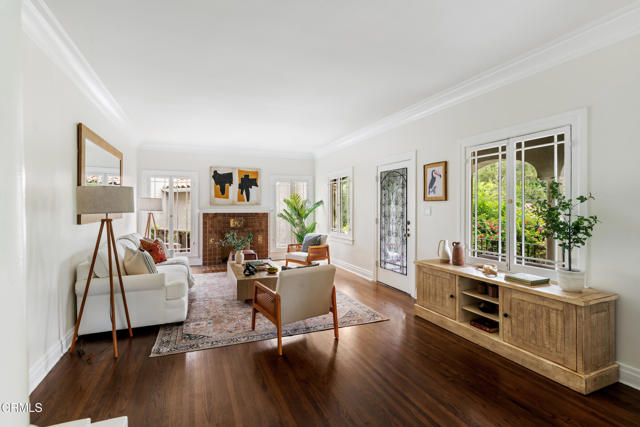 413 Sycamore Place, Sierra Madre CA: https://media.crmls.org/mediaz/316a1166-6160-4f02-b756-b5146b85cdc3.jpg