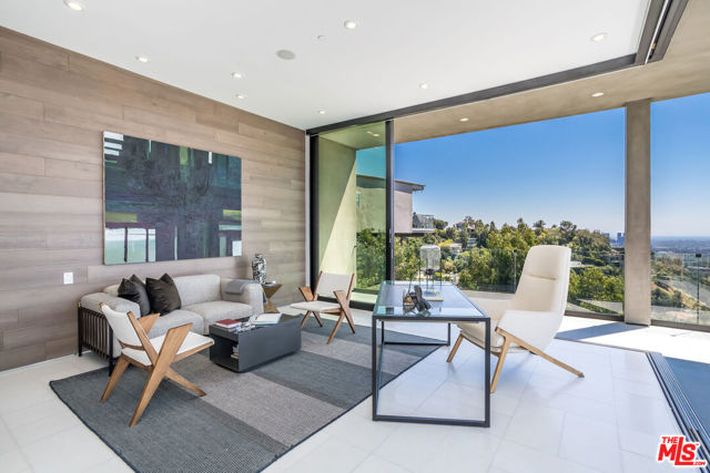 9406 Lloydcrest Drive, Beverly Hills CA: https://media.crmls.org/mediaz/316a7c34-be3d-445a-a74f-a8de682d9101.jpg