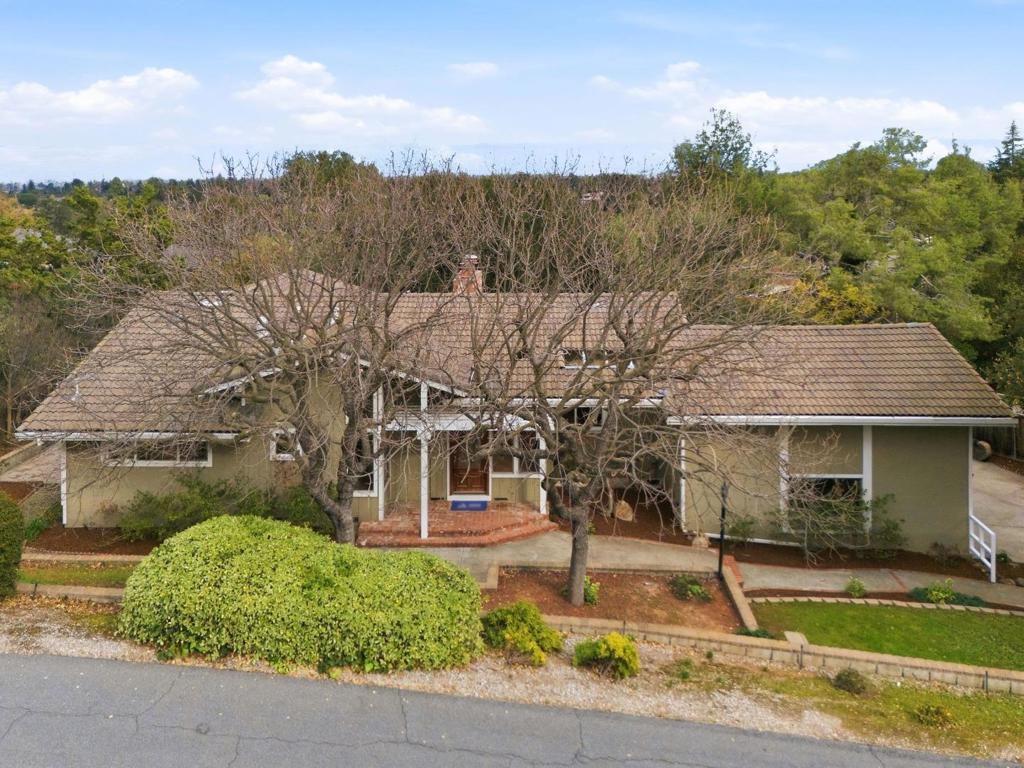 10140 Hillcrest Road