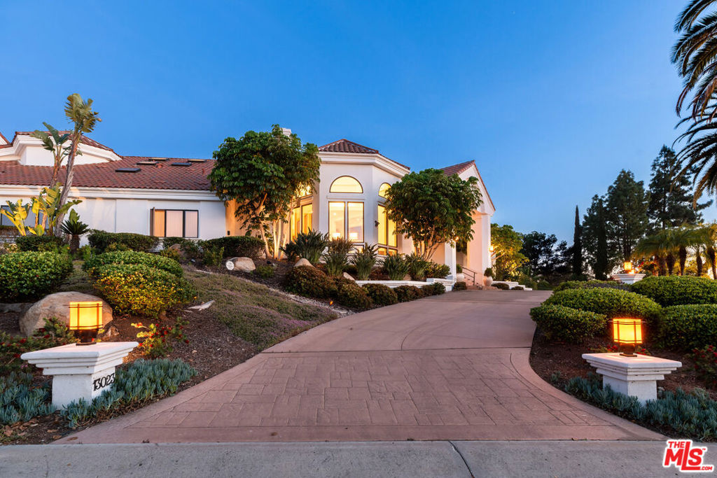 https://media.crmls.org/mediaz/316a84de-03ae-45c3-be33-9abb164e00a1.jpg?preset=X-Large