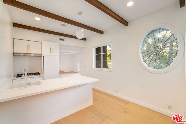 9315 Beverly Crest Drive, Beverly Hills CA: https://media.crmls.org/mediaz/316b6cab-29cc-455b-9883-155c57ee37b0.jpg