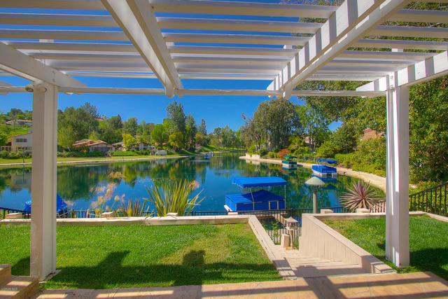 23150 Park Sorrento, Calabasas CA: https://media.crmls.org/mediaz/316bf037-293c-438c-a8d7-668080f36d61.jpg
