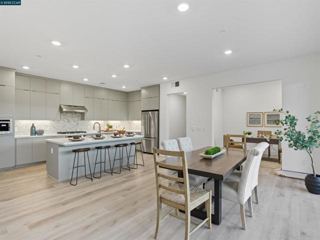 44862 S Grimmer Blvd, Fremont CA: https://media.crmls.org/mediaz/316c9282-c72a-4b3f-bbc7-778188053c65.jpg