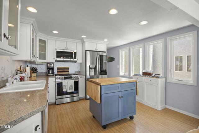 Detail Gallery Image 14 of 64 For 325 Ocean Dr, Oxnard,  CA 93035 - 5 Beds | 3 Baths