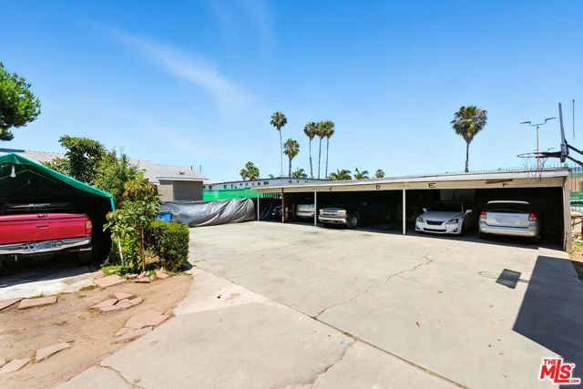 12134 Grevillea Avenue, Hawthorne CA: https://media.crmls.org/mediaz/316d65f8-4214-49c9-8d5e-4f234a8399e4.jpg