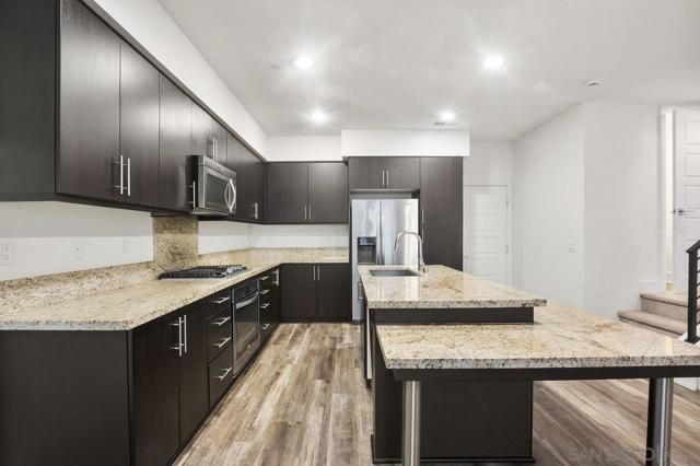 2472 Aperture Circle, San Diego CA: https://media.crmls.org/mediaz/316d8549-a049-4bd1-b977-7b9636c7f10a.jpg