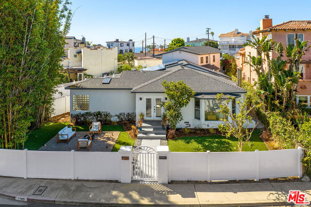 7145 Trask Avenue, Playa del Rey CA: https://media.crmls.org/mediaz/316de56e-1786-4feb-bda3-10ce1043c547.jpg