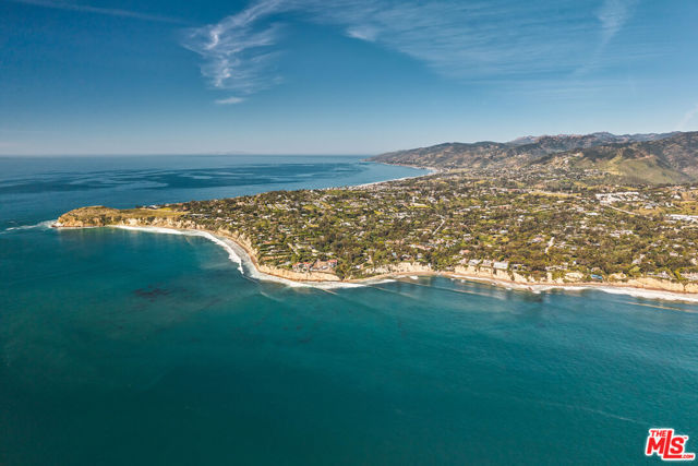 28830 Hampton Place, Malibu CA: https://media.crmls.org/mediaz/316e0d8b-552e-41dd-b78e-cd648c0adfe4.jpg