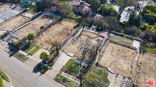 393 N Las Casas Avenue, Pacific Palisades CA: https://media.crmls.org/mediaz/316e1dd7-1a51-4826-ba9f-dba2f571ff44.jpg
