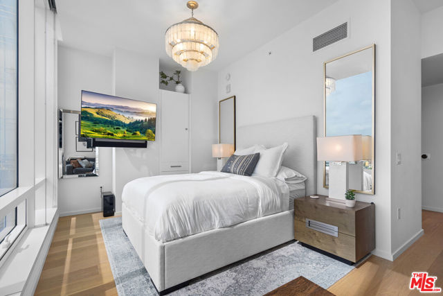 877 Francisco Street, Los Angeles CA: https://media.crmls.org/mediaz/316e30aa-d08d-423f-8932-4f536603254f.jpg