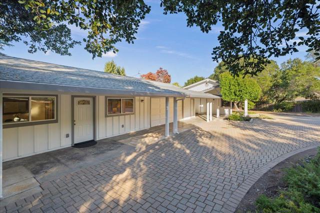 12272 Windsor Court, Los Altos Hills CA: https://media.crmls.org/mediaz/316e80dc-6399-4aee-8f33-27dc0e8f94ad.jpg