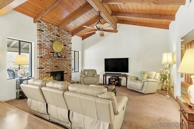 3176 Via Viejas, Alpine CA: https://media.crmls.org/mediaz/316e8aed-826e-4d92-9e6c-5e9c04329c28.jpg