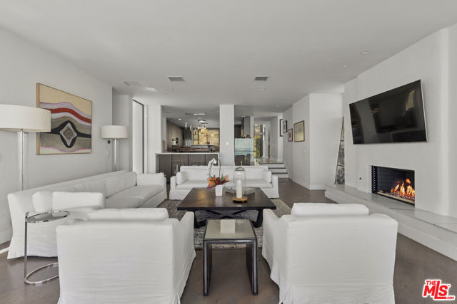 18860 Pacific Coast Highway, Malibu CA: https://media.crmls.org/mediaz/316e8cec-6de7-4553-ad8e-44a12b3086dd.jpg
