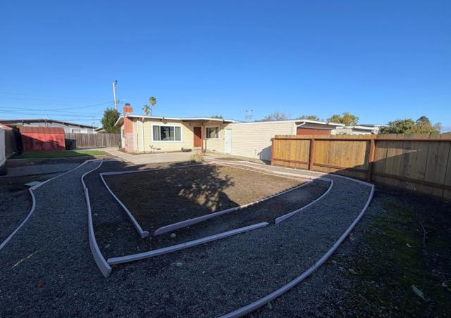 2053 Harding Avenue, San Mateo CA: https://media.crmls.org/mediaz/316f353a-85aa-4e85-8d5f-f6b33d6f5be1.jpg