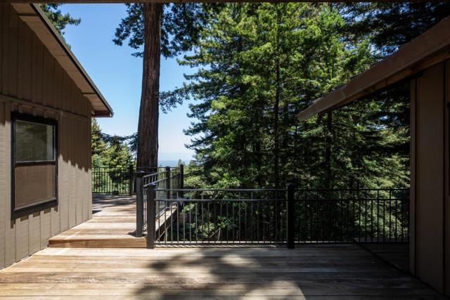 125 Grandview Drive, Woodside CA: https://media.crmls.org/mediaz/316f5705-14ed-4856-a7e2-9b630196688e.jpg