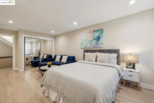 1537 Revere AVE, San Francisco CA: https://media.crmls.org/mediaz/316f6ccd-70d3-45a2-b498-0eefd10bd479.jpg
