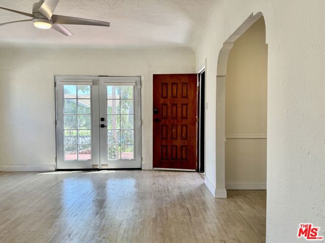 2927 S West View Street, Los Angeles CA: https://media.crmls.org/mediaz/316f72fc-4588-458b-8894-d65129b7f0f9.jpg