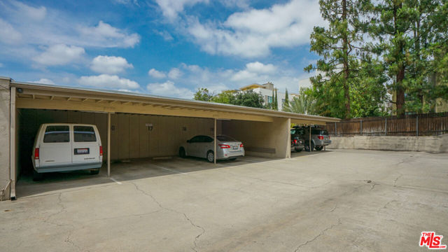275 S Marengo Avenue, Pasadena CA: https://media.crmls.org/mediaz/3170e3d3-3095-47db-a47d-f726c68bb104.jpg