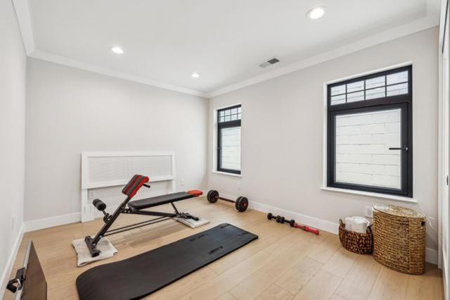 546 Oxford Avenue, Palo Alto CA: https://media.crmls.org/mediaz/31713915-f270-4cb2-9bdd-1cafa288fccc.jpg