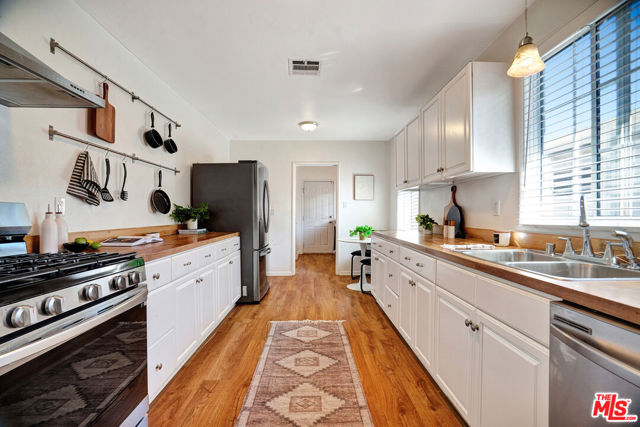 9210 S Van Ness Avenue, Los Angeles CA: https://media.crmls.org/mediaz/317145bd-e4b3-460d-b658-91bbb1af6272.jpg