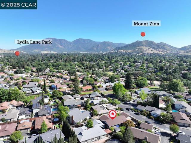 1821 Alicante Ct, Concord CA: https://media.crmls.org/mediaz/3171b5ad-9dbb-414f-9cef-00a8a072145a.jpg