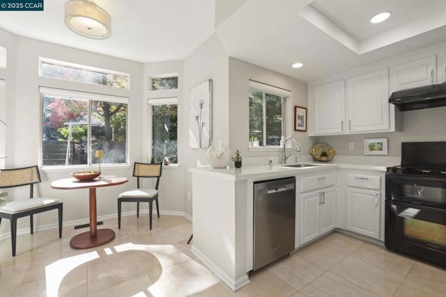 4701 Terra Granada Dr, Walnut Creek CA: https://media.crmls.org/mediaz/3171c6ad-482d-44f4-835b-56b2c7dd5606.jpg