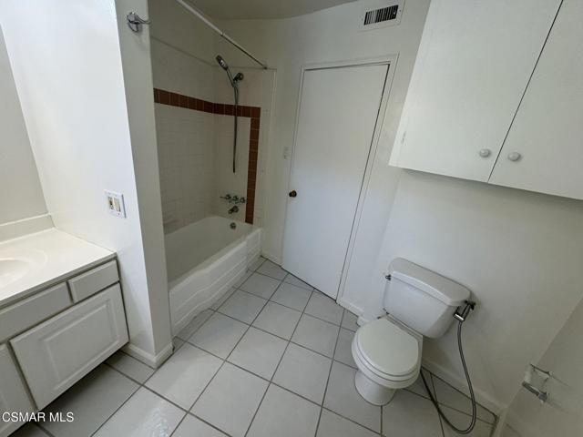 22319 Macfarlane Drive, Woodland Hills CA: https://media.crmls.org/mediaz/317225e9-34ca-4013-b6cd-6e14d86dc431.jpg