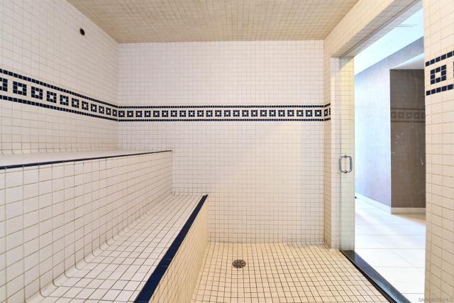 550 Front St, San Diego CA: https://media.crmls.org/mediaz/317261d8-a234-4e56-9e1c-12dcd9e6dc8e.jpg