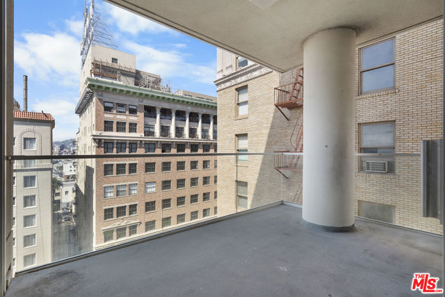 6250 Hollywood Boulevard, Los Angeles CA: https://media.crmls.org/mediaz/31727221-0cc2-4955-bb1f-b50a40348a4b.jpg
