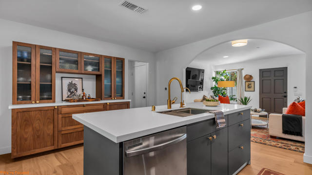 42602 Rancho Mirage Lane, Rancho Mirage CA: https://media.crmls.org/mediaz/3173a01c-f8a8-40eb-970b-db05dac2e187.jpg