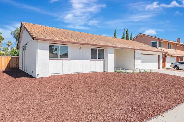 4858 Rue Toulon Court, San Jose CA: https://media.crmls.org/mediaz/3173f616-947d-4079-b7d4-6ab69a7709a9.jpg