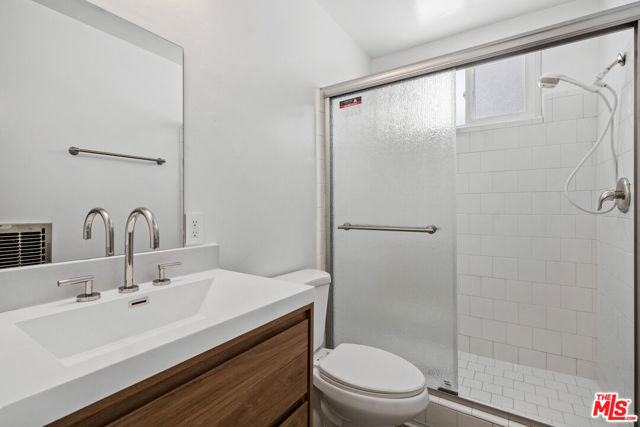 340 N Palm Drive, Beverly Hills CA: https://media.crmls.org/mediaz/3174547d-f259-44c8-9d3b-c813dc046fdc.jpg