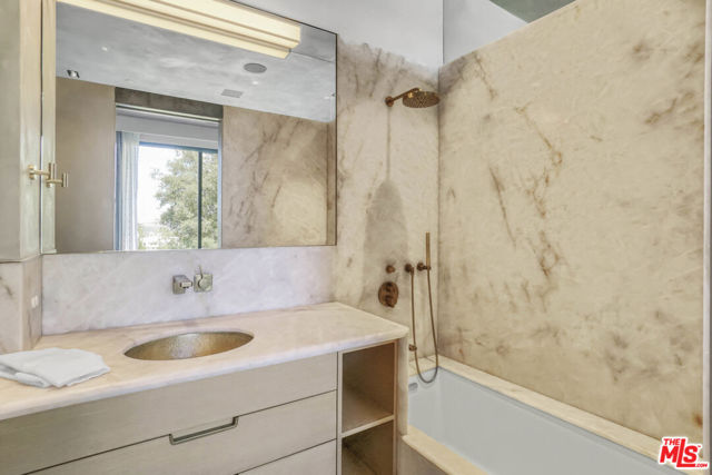 9152 Janice Place, Beverly Hills CA: https://media.crmls.org/mediaz/3174d4d9-5be8-4490-b917-f1448862450d.jpg