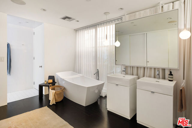 2327 Ewing Street, Los Angeles CA: https://media.crmls.org/mediaz/3174eed6-64e0-4851-b745-ff2950fdb8a4.jpg