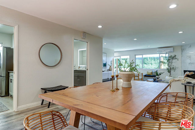 2452 Chelsea Place, Santa Monica CA: https://media.crmls.org/mediaz/3175891c-bf5c-4583-9e21-2836f569c4ae.jpg