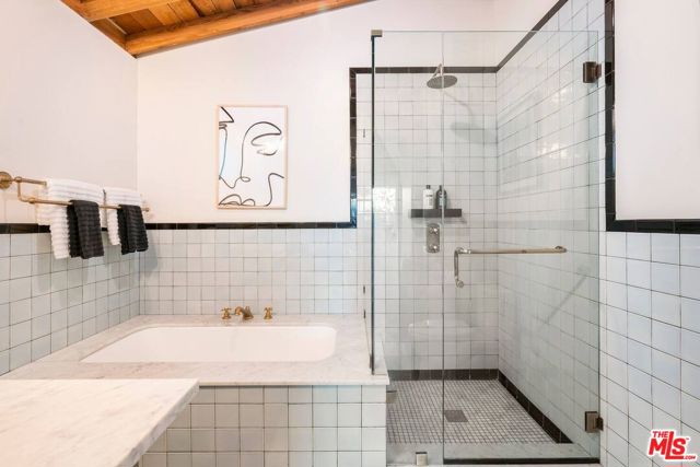21555 Pacific Coast Highway, Malibu CA: https://media.crmls.org/mediaz/3175cf96-b253-4a15-a2ee-bce0c67728f8.jpg
