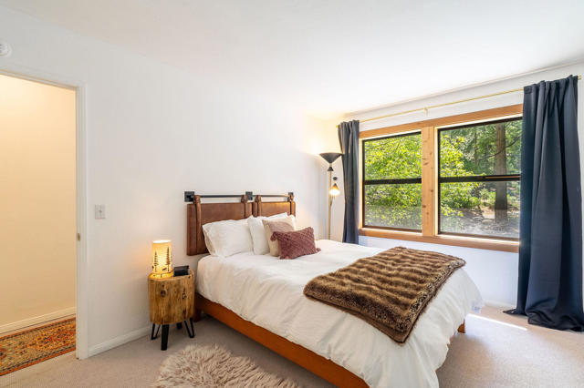 24542 Fern Valley Road, Idyllwild CA: https://media.crmls.org/mediaz/31765887-24c1-46ff-a0ff-690db733f42a.jpg