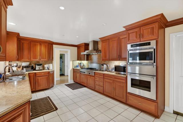 746 Jacaranda Circle, Hillsborough CA: https://media.crmls.org/mediaz/3176830e-7d27-45dd-a59c-d6bea623f71e.jpg