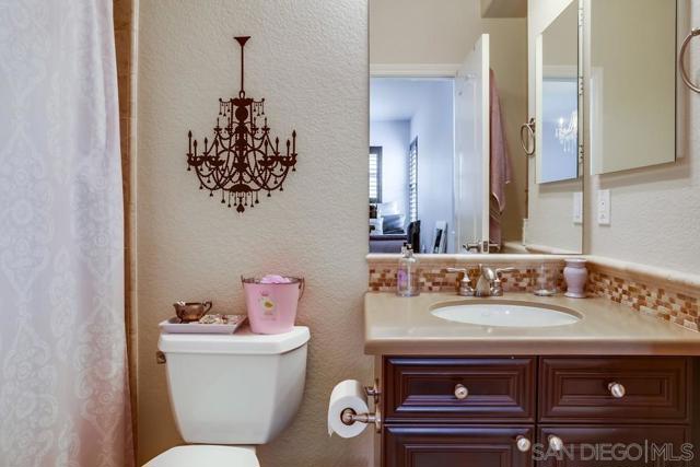 6977 Corte Langosta, Carlsbad CA: https://media.crmls.org/mediaz/317685b1-022e-4039-8624-32d784a8152e.jpg