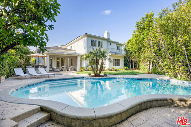 17400 Oak Creek Court, Encino CA: https://media.crmls.org/mediaz/31769523-a7f3-4d4d-b9c8-3d1ed3e05f9a.jpg