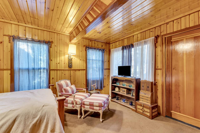 54865 Strong Dr, Idyllwild CA: https://media.crmls.org/mediaz/317766c6-9bcf-443f-b7df-0af799dd75b9.jpg