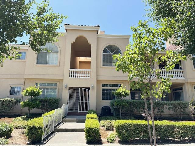 1114 S Winchester Boulevard, San Jose CA: https://media.crmls.org/mediaz/31778f9b-049c-4232-98e3-42f23dd733db.jpg