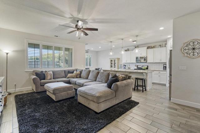 471 Segovia Drive, Hollister CA: https://media.crmls.org/mediaz/3178fb4b-9dc9-4d3e-8bf2-ede01998a479.jpg