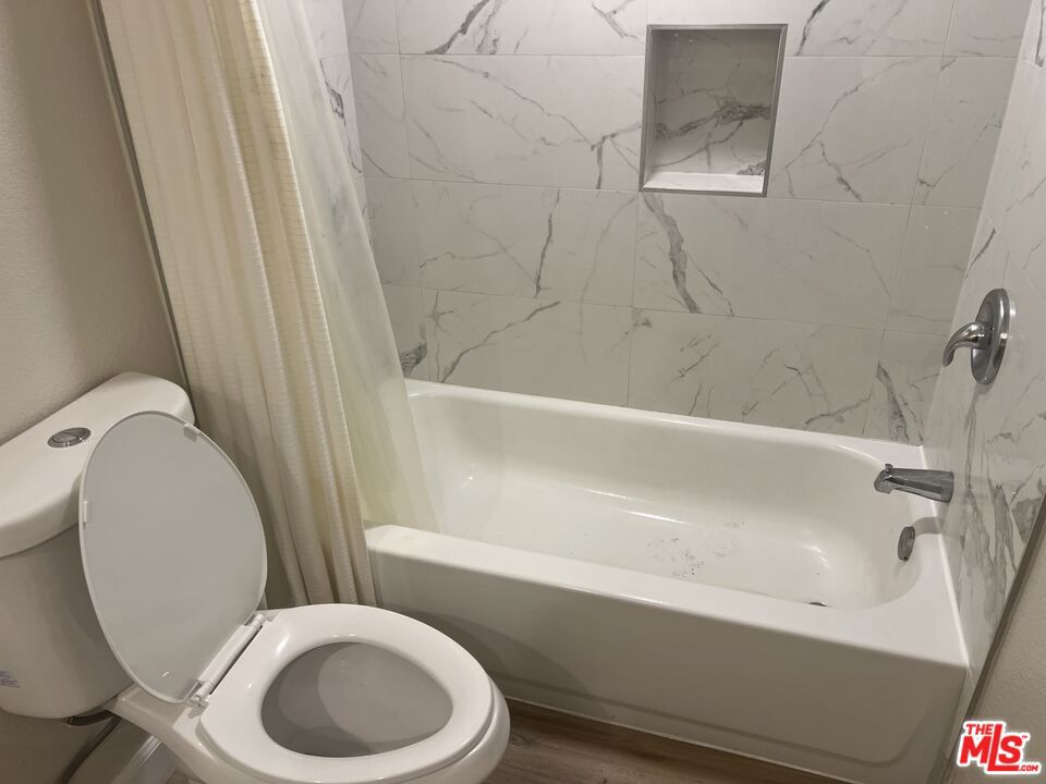 https://media.crmls.org/mediaz/317941a2-4c03-4451-abf9-9174780127ef.jpg?preset=X-Large