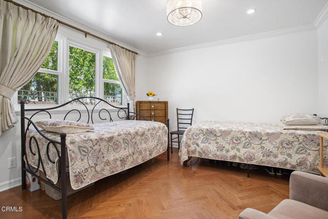 848 Greenridge Drive, La Canada Flintridge CA: https://media.crmls.org/mediaz/31797e41-7bab-4b6f-8d0a-f8f0a726c82f.jpg