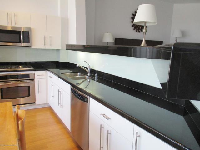 Detail Gallery Image 3 of 33 For 1100 Wilshire Bld #2203,  Los Angeles,  CA 90017 - 1 Beds | 1 Baths