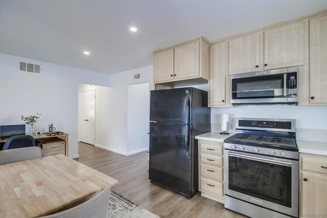 7460 Kamwood, San Diego CA: https://media.crmls.org/mediaz/31798682-8708-4a34-a3b1-24af1e932e80.jpg