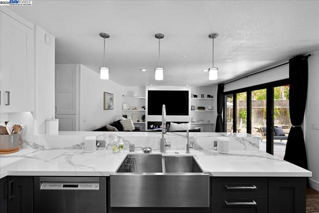 1890 Conte Way, Morgan Hill CA: https://media.crmls.org/mediaz/317a2a09-3805-4a8f-97cd-0df110020d4d.jpg