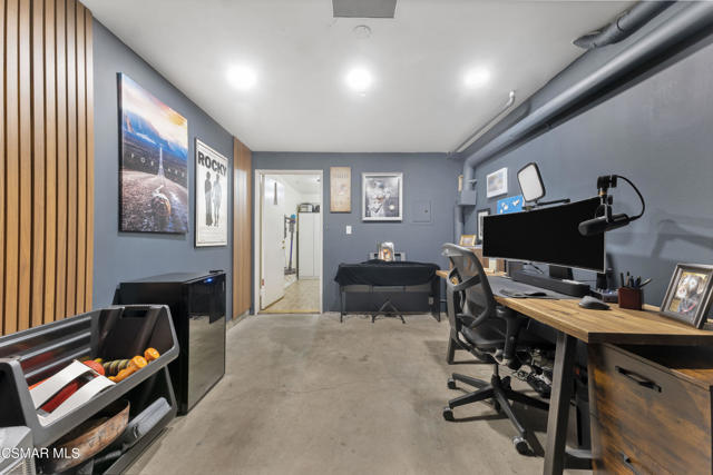 5200 Premiere Hills Circle, Woodland Hills CA: https://media.crmls.org/mediaz/317a82e1-750a-476e-8014-04096b617a2d.jpg